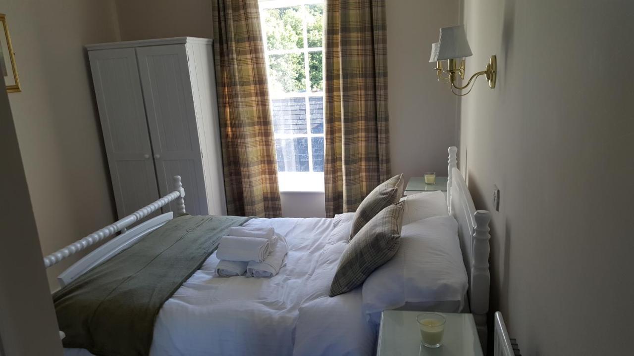 Central Bar Guesthouse Cushendall Exterior photo