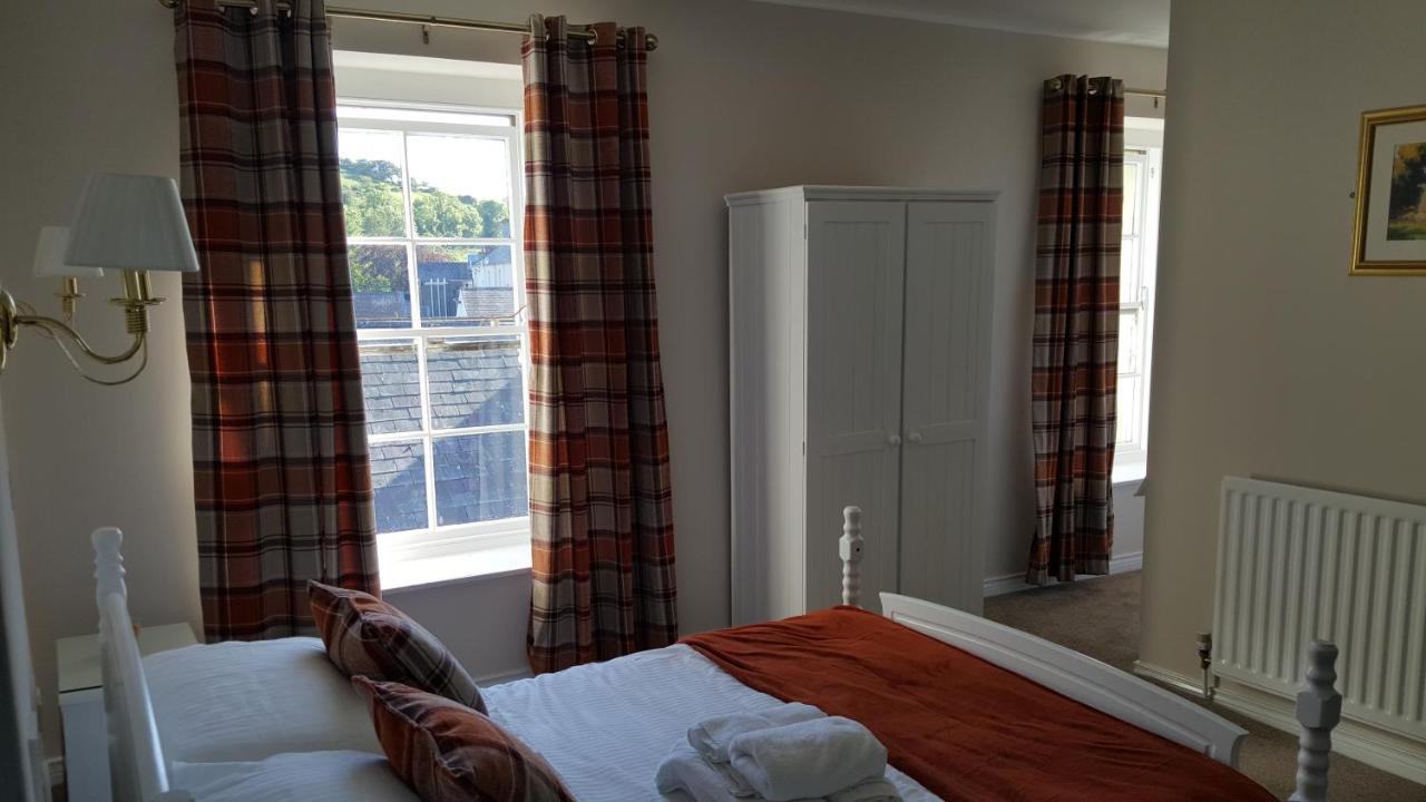 Central Bar Guesthouse Cushendall Exterior photo