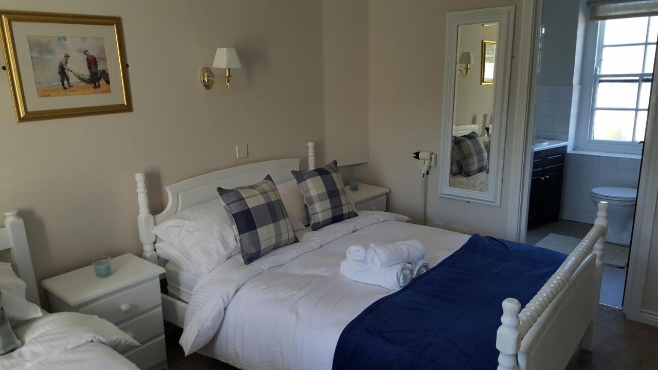 Central Bar Guesthouse Cushendall Exterior photo