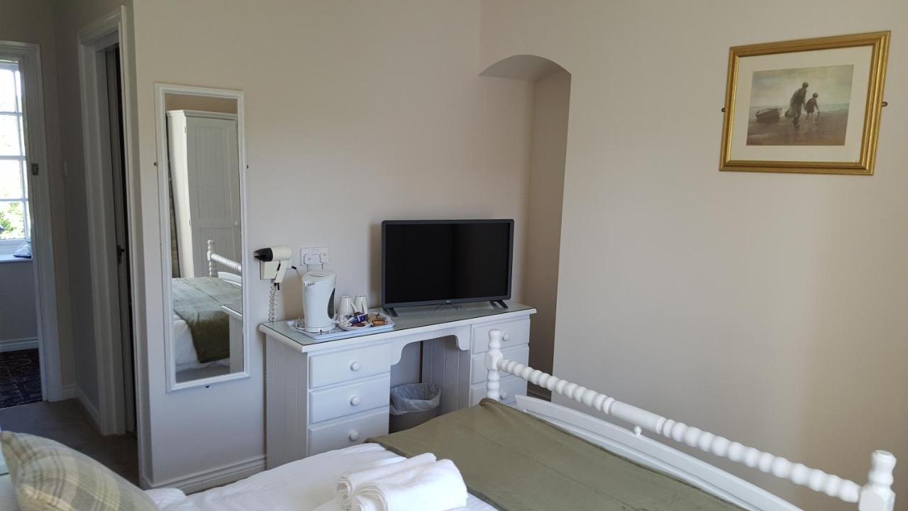 Central Bar Guesthouse Cushendall Exterior photo